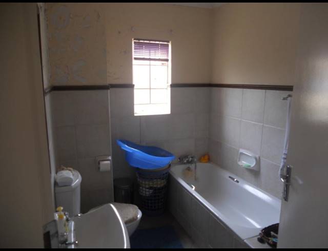 2 BEDROOM PROPERTY TO RENT IN OLYMPUS AH